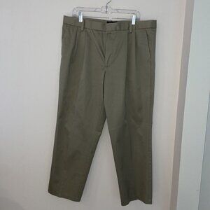 Dockers D3 Classic Fit Y2K Pleat Front Pants Beige  Signature Khaki Size 38 X 29